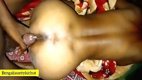 Amateur indian wife gets her hot pussy fucked by a guy