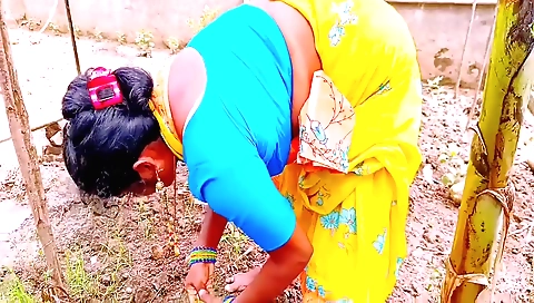 Indian chick with a juicy pussy filmed in a outdoor scene