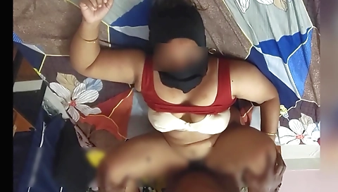 Amateur indian housewife with white bra gets fucked in the kitchen