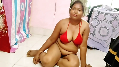 Indian chick in big tits is a hot amateur pussy humping