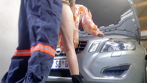 Indian girl shows off her tits and pussy in amateur video