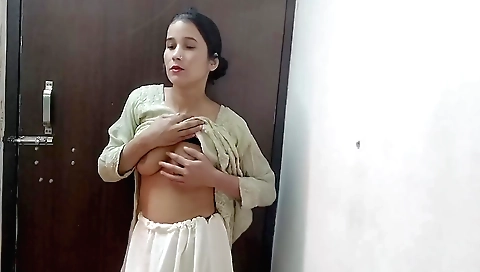 Solo amateur dance in an exquisite ass pussy and booty