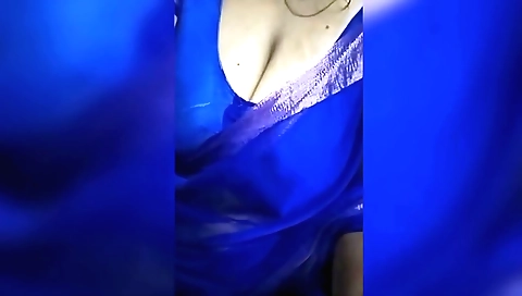 Big ass girl with a sexy body gets naked in the bedroom